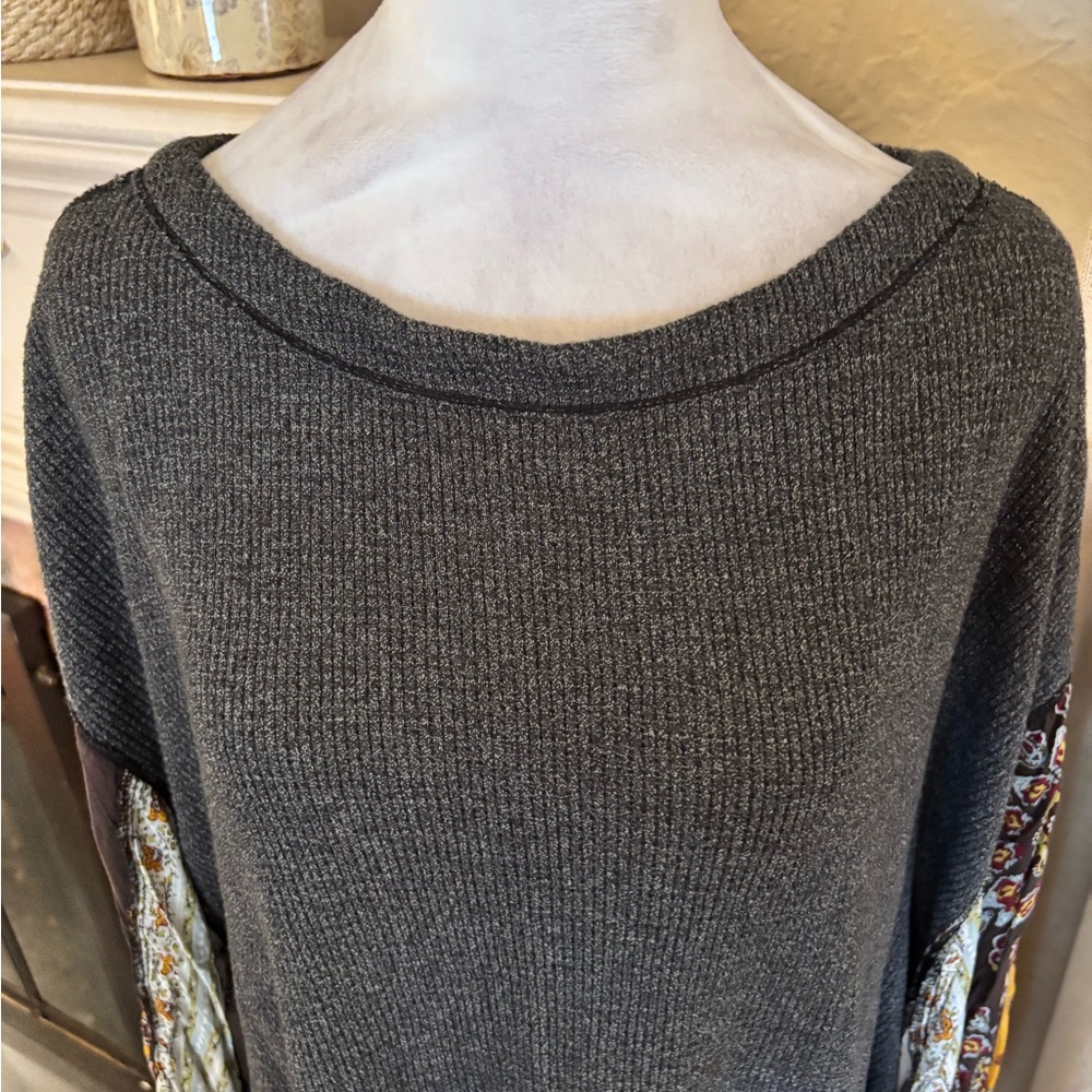 We The Free thermal top with floral oversized sleeves woman’s medium - Picture 3 of 8